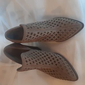 Vince Camuto woven Bootie sz 7.5